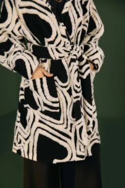 Farm Rio Black And White Wild Hearts Fleece Coat 8 Farm Rio Black And White Wild Hearts Fleece Coat -Farm Rio Shoop 302234 03