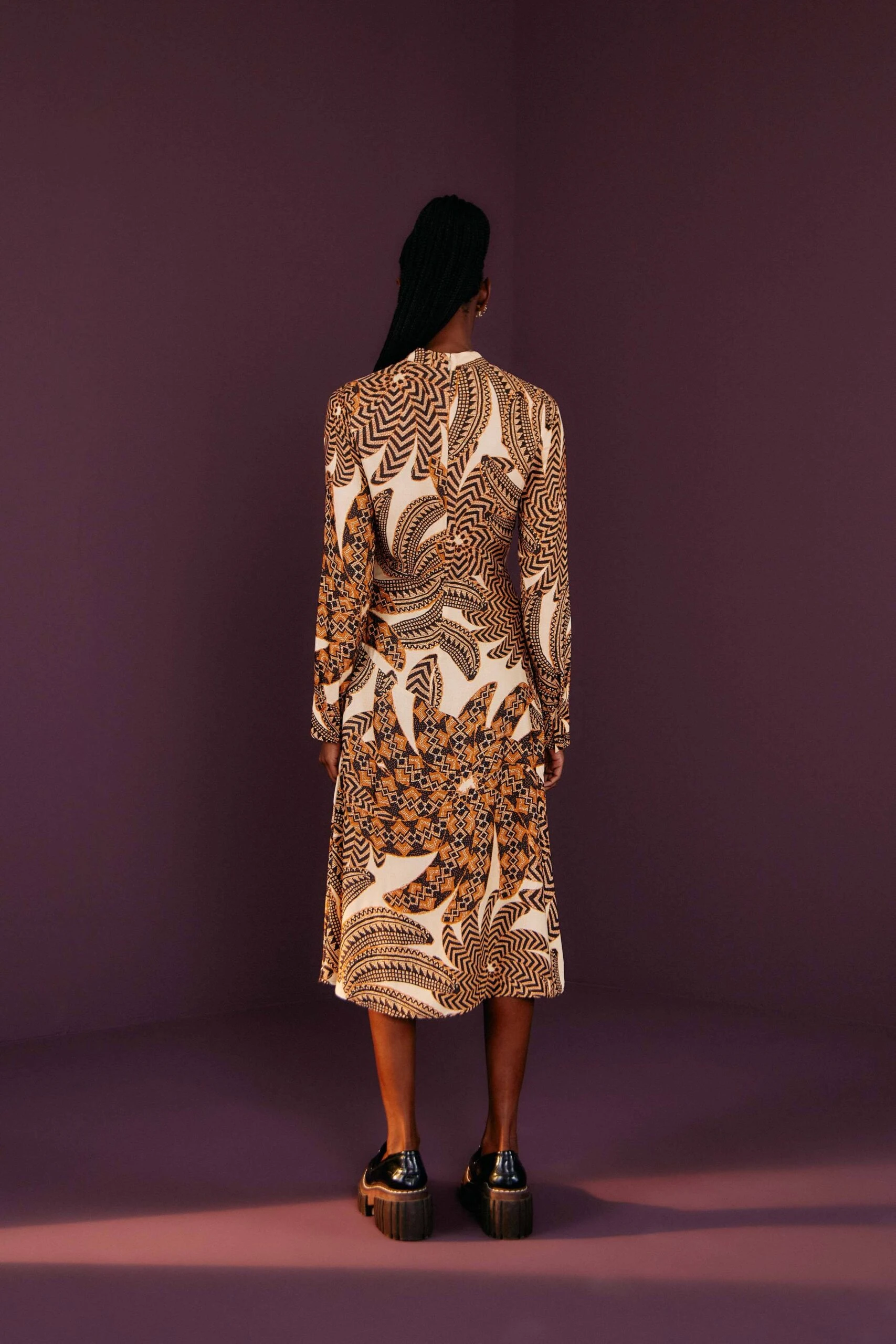 Farm Rio Sand Yawanawa Vanahu Lenzing™ Ecovero™ Viscose Midi Dress 2 Farm Rio Sand Yawanawa Vanahu Lenzing™ Ecovero™ Viscose Midi Dress - Image 2