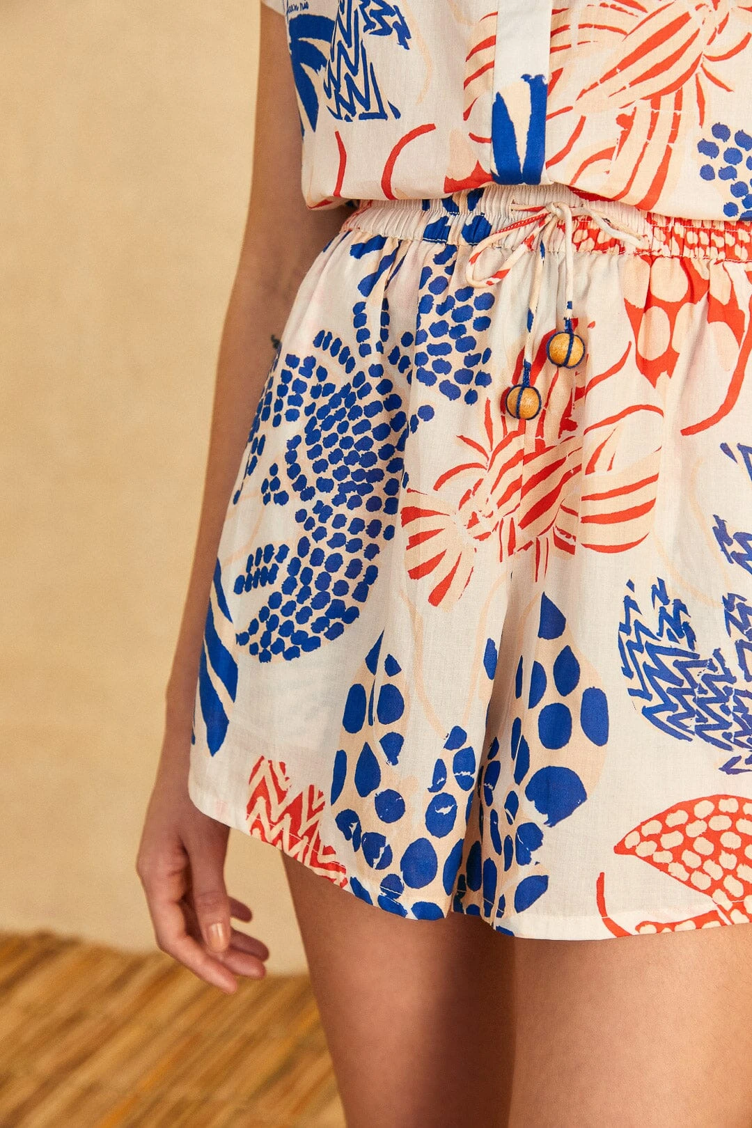 Farm Rio Off-White Mixed Lobster Shorts 3 Farm Rio Off-White Mixed Lobster Shorts - Image 3